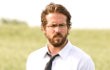 Trailer: Ryan Reynolds Sembunyi di Balik Bayangan Julia Roberts di 'Fireflies in the Garden'