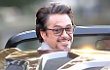 Robert Downey Jr. dan Mark Ruffalo Kendarai Mobil Sport Mewah di 'The Avengers'