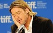Brad Pitt Terlihat Lelah dan Ngantuk di Konferensi Pers Film 'Moneyball'