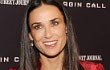 Demi Moore Masih Kenakan Cincin Kawin Saat Acara Red Carpet