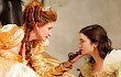 Lily Collins Melawan Julia Roberts di Trailer Perdana 'Mirror Mirror'
