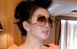 Syahrini Diprotes Gara-Gara Tak Pakai Batik Saat Menyambut David Beckham
