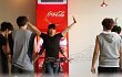 2PM Hadiahi Manajernya Mesin Cola
