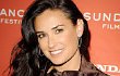 Demi Moore Sewot Gara-Gara Twitter