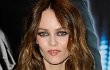 Vanessa Paradis Berkelit Ditanya Pisah dengan Johnny Depp