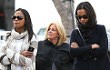 Zoe Saldana Jalan Bareng Ibu Bradley Cooper