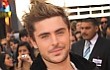 Zac Efron Malu Tak Sengaja Jatuhkan Kondom
