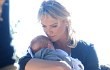 Charlize Theron Adopsi Bayi Laki-Laki