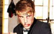 Justin Bieber Berlumuran Darah di Majalah Complex