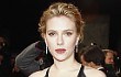 Scarlett Johansson Tertawa Fotonya untuk Iklan Toko Seks