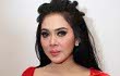 Syahrini Tulis Lagu Untuk Kado Pernikahan Adik