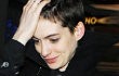 Anne Hathaway Tunda Nikah Gara-Gara Rambut