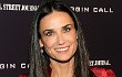 Demi Moore Muncul di Twitter Setelah Rehab