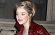 Emma Stone Panik Gaun Robek di Pesta