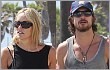 Sharon Stone Asyik Ciuman dengan Pacar Brondong