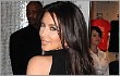 Kim Kardashian Kenakan Gaun dengan Label Menempel