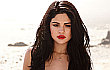 Selena Gomez Tampil Menggoda di Majalah Elle