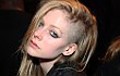 Avril Lavigne Cukur Sebelah Kepalanya