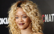 Rihanna Sangkal Rumor Gunakan Tubuh Pengganti