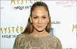 Jennifer Lopez Hanya Mau Toilet dengan Dudukan Khusus
