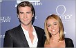 Miley Cyrus Tampil Kenakan Bra di Publik Pasca Tunangan