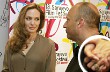 Angelina Jolie Pamerkan Cincin Tunangan ke Publik