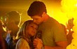 Liam Hemsworth Mesra dengan Lawan Main di 'Love and Honor'