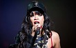 Ditegur, Rihanna Malah Ajak Polisi Berpesta