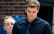 Liam Hemsworth Stres Diganggu Miley Cyrus Saat Syuting 'Paranoia'