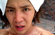 Foto Jang Geun-suk Copot Baju Karena Kepanasan
