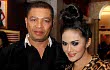 Krisdayanti dan Raul Lemos Bersyukur Dihadiahi Batu Uhud