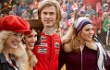 Jadi Pembalap F1, Chris Hemsworth Dikelilingi Wanita di 'Rush'