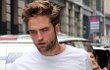 Robert Pattinson Pergi Berpesta Setelah Muncul Perdana