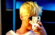 Pakai Kaos Transparan, Bra Miley Cyrus Terlihat