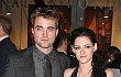 Robert Pattinson Dampingi Kristen Stewart Saat Premiere 'Breaking Dawn 2'?