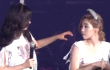 Yuri SNSD Nakal Ingin Copot Baju Tae Yeon?