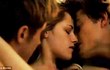 Adegan Ranjang Kristen Stewart dengan Dua Pria Sekaligus