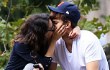 Ciuman Mila Kunis Nyaris Gagal Alihkan Perhatian Ashton Kutcher