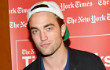 Robert Pattinson Kepergok Bermesraan dengan Perempuan Misterius