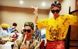 Foto Kocak Taeyang dan G-Dragon Menari Pakai Blangkon