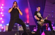 Creed dan Fans Surabaya Nyanyi Bareng di Konser Perdana