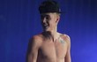Manjakan Fans, Justin Bieber Telanjang Dada di Konser