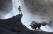 Tom Cruise Pandangi Air Terjun Spektakuler di Poster 'Oblivion'