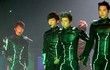 2PM Kejutkan Fans Muncul dari Tengah Penonton