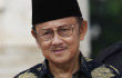 Habibie Menangis Ingat Istri Saat Nonton Film 'Habibie & Ainun'