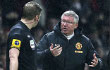 Lolos Hukuman, Pelatih Alex Ferguson Tetap Dikecam