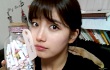 Suzy Selca dengan Botol Penuh Surat Fans untuk Ucapkan Terima Kasih