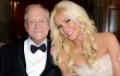 Hugh Hefner Bangga Pamerkan Foto Pernikahan Ketiga