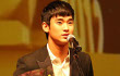 Kim Soo Hyun Raih Trofi Sebagai Model Iklan Terbaik 2012