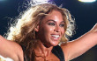Beyonce Guncang Panggung Konser Halftime Super Bowl 2013